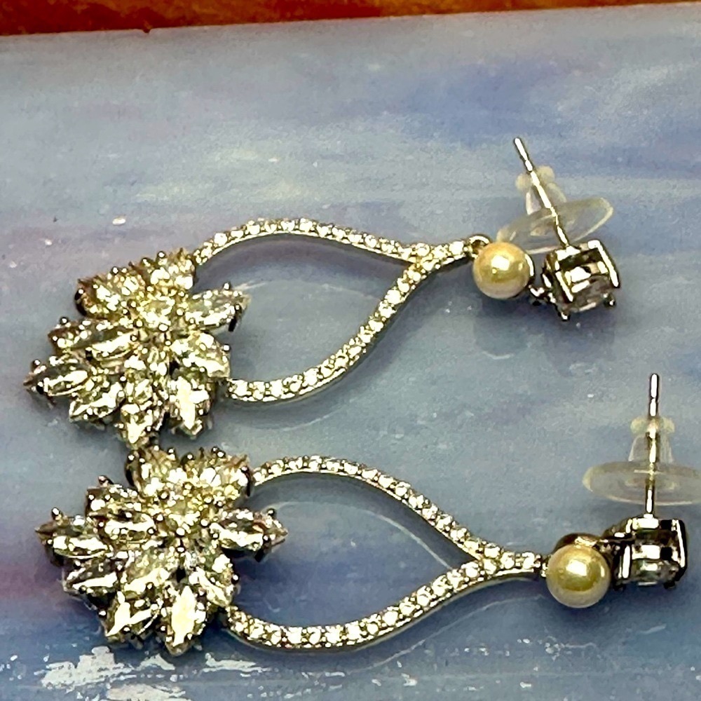 Sophisticated Silver Crystal Earrings Dangle Drop Prong Set Wedding PAGENT 4134